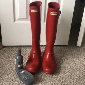 Hunter Original Tall Gloss Rain Boots in Red